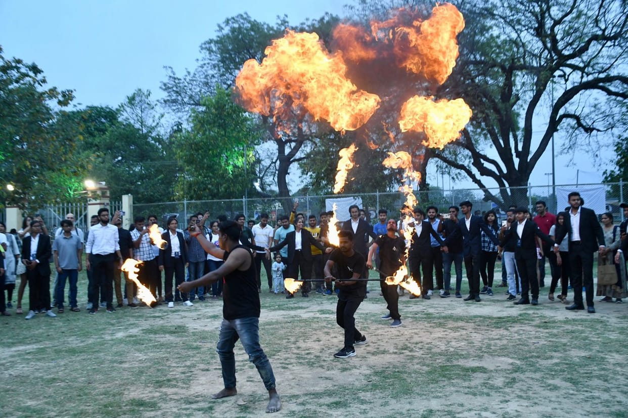 IIT BHU TechNex  Kashi Fire Warriors surprised people youth danced in musical laser show