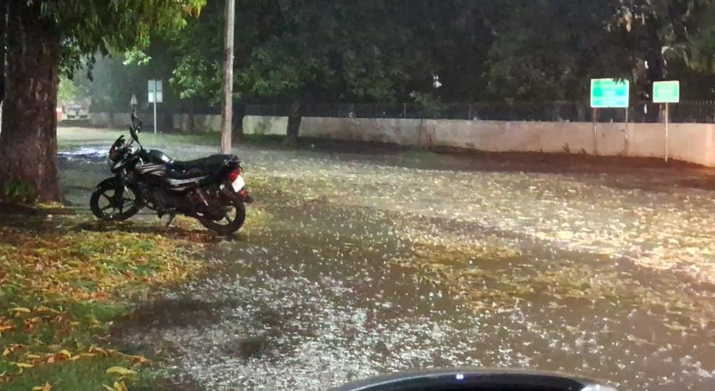 Rain with thunder and lightning in Varanasi, darkness everywhere, Meteorological Department gave a big warning