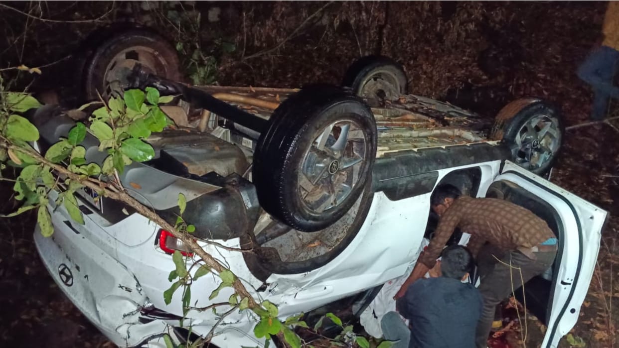 Uncontrolled car fell into 20 feet deep ditch, city's famous grocery trader died on the spot, three injured