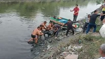 speeding bike jumped on the breaker and fell into the canal one died searching for another In Badarpur