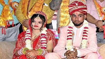 Aligarh News: 11 दूल्हे- 11 दुल्हन संग आए सैंकड़ों बाराती, एक ही मंडप में थामा एक दूसरे का हाथ दुल्हन और दूल्हा