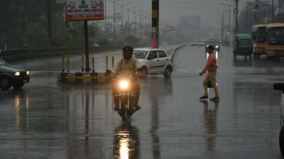 MP Weather Today: बारिश-ओलावृष्टि के कारण जनजीवन अस्त-व्यस्त, दो दिन और ऐसा ही सितम ढाएगा मौसम MP Madhya Pradesh Weather Update Today: No respite from rain and hail even for the next two days