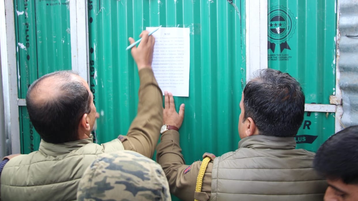 Police Attaches Properties Two Terrorist Associates In Bandipora kashmir