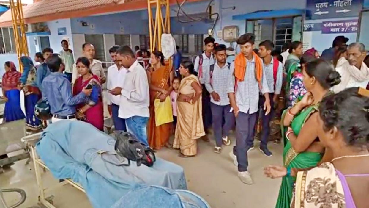 Bihar News Road Accident in Hajipur-Patna route one Died Three Injured auto-truck collision