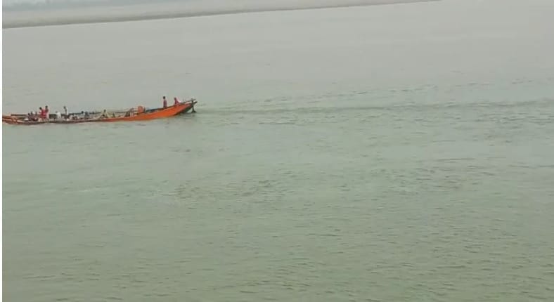 Patna: Boat drowned in river Ganga in Bihta, 25 people were on board; a young man missing