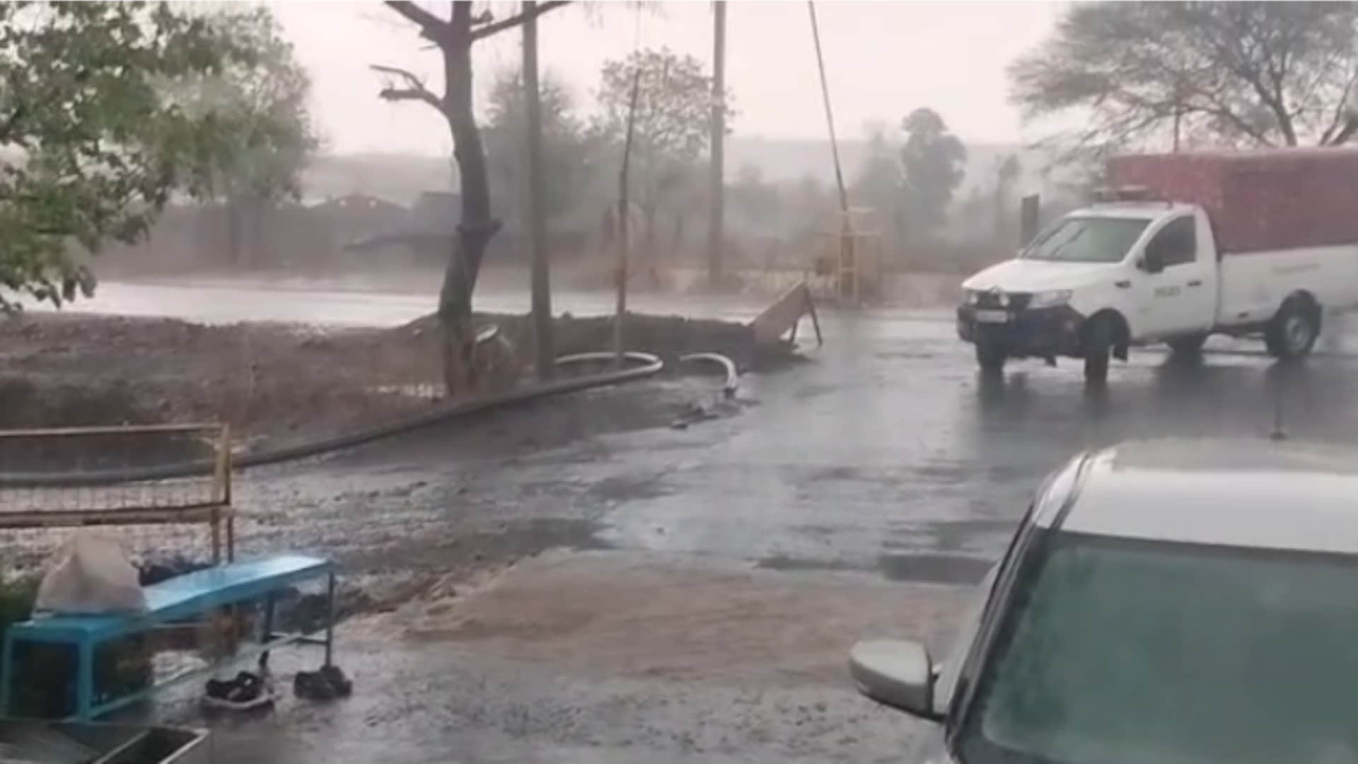 Heavy Hailstorm in Villages of Madhya pradesh  Kashmir-like snowfall in Khargone See Photos