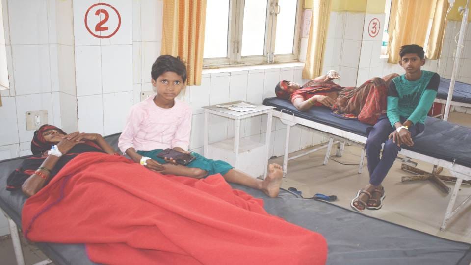 condition of five worsened after drinking tea in Mainpuri dead lizard was found in utensil containing milk