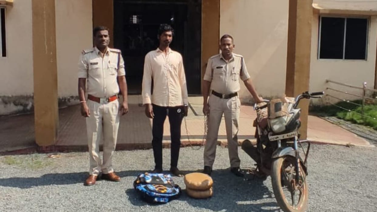 Two Including Minor Arrested with 10 kg ganja in Chhattisgarh Jagdalpur
