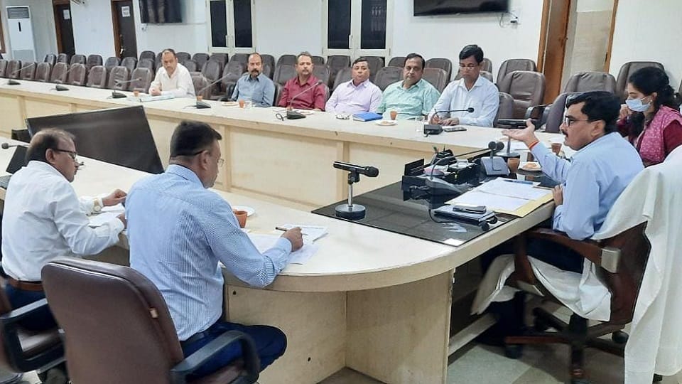 Aligarh DM angry for not starting construction in Defense Corridor