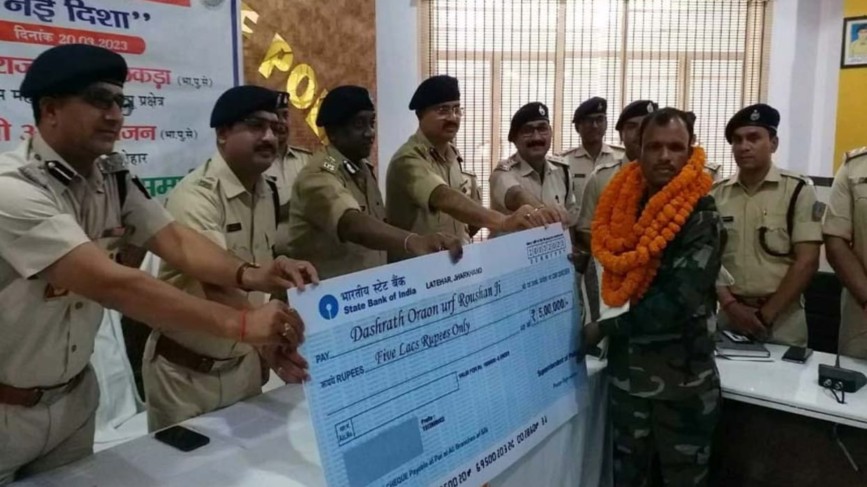 Maoist leader carrying Rs 5 lakh reward on head surrenders in Jharkhand