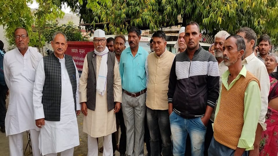 Income tax department handed over 13.64 crore tax recovery notice to two laborers of bulandshahr