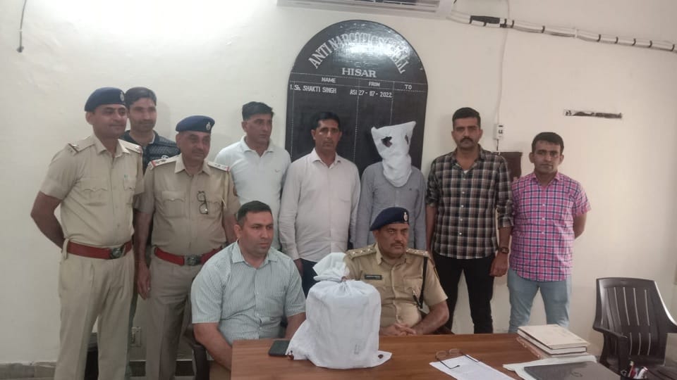 Hisar police arrested accused with 8 kg 230 grams of opium