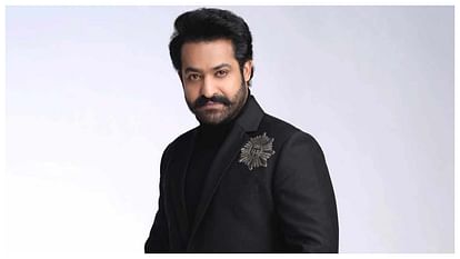 Jr NTR struggles to move and pay respect at NTR ghat as fans mob Devara actor see Viral Video