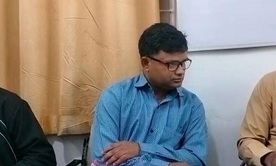 Lokayukta caught bribe taking junior supply officer, had asked for 50 thousand bribe to pass ration shop