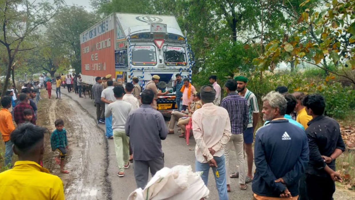 A dead body found in a truck in PGI thana kshetra in Lucknow.