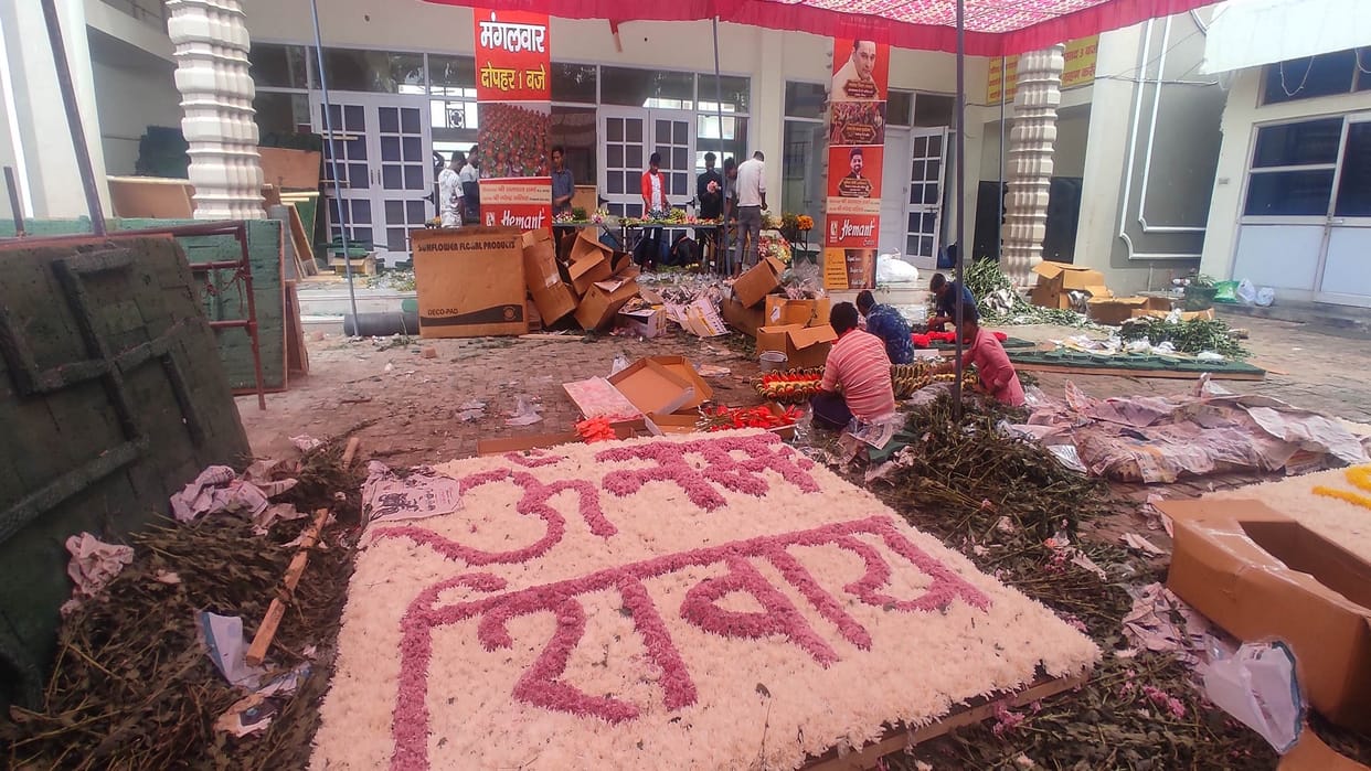 Navratri Festival Maa Bhadrakali darbar will decorated with flowers from 11 countries