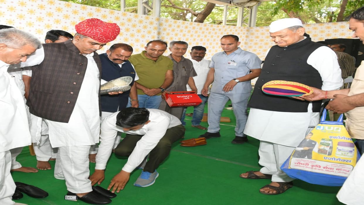 MLA Madan Prajapat wears shoes after months after reaching at Chief Minister's residence in Jaipur