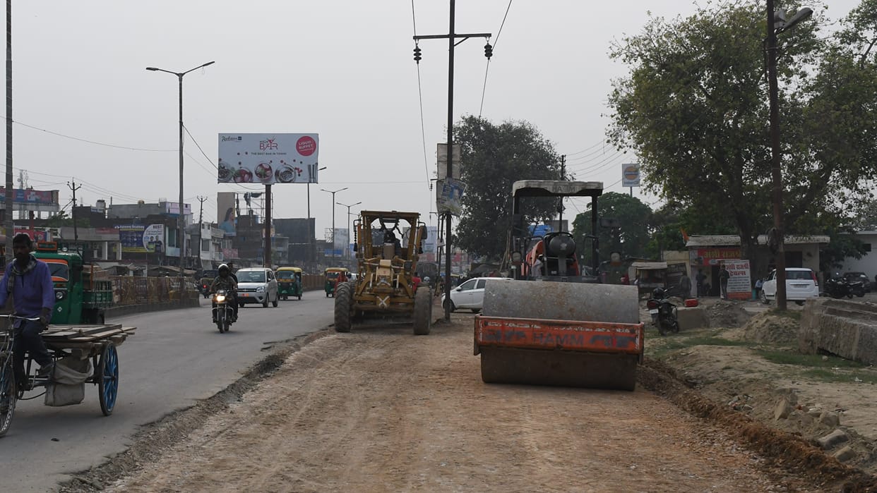 Road started to be built near Nausad slab lying on drain in Padleganj