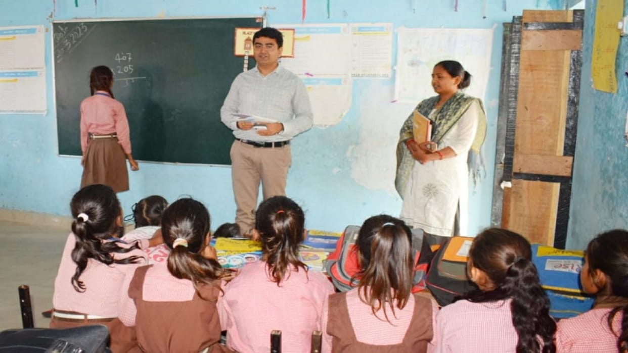 Basic Shiksha Parishad: Annual examination started in basic schools, 18 thousand children took part