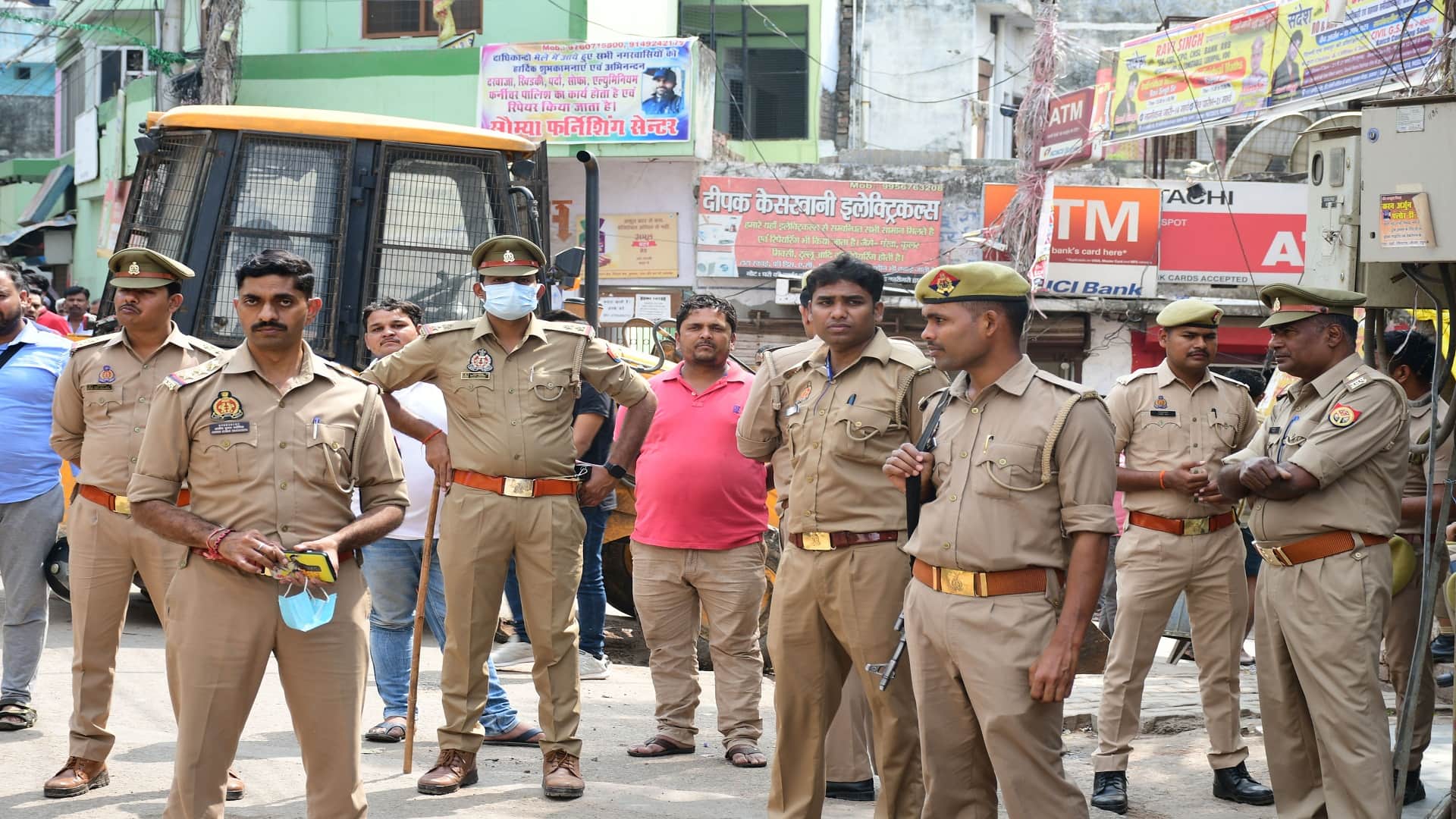 After Usman, Ghulam had fired bullets on Umesh Pal from behind, a reward of five lakhs has been announced