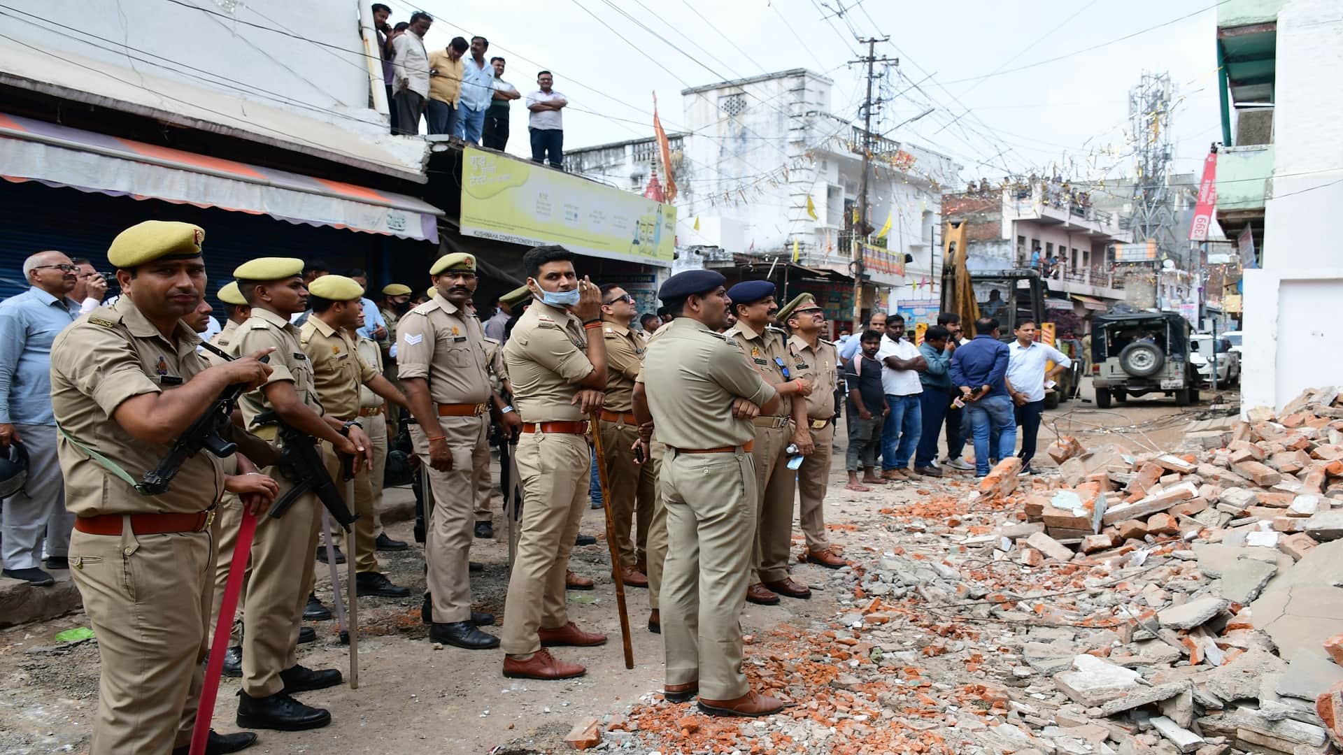 After Usman, Ghulam had fired bullets on Umesh Pal from behind, a reward of five lakhs has been announced