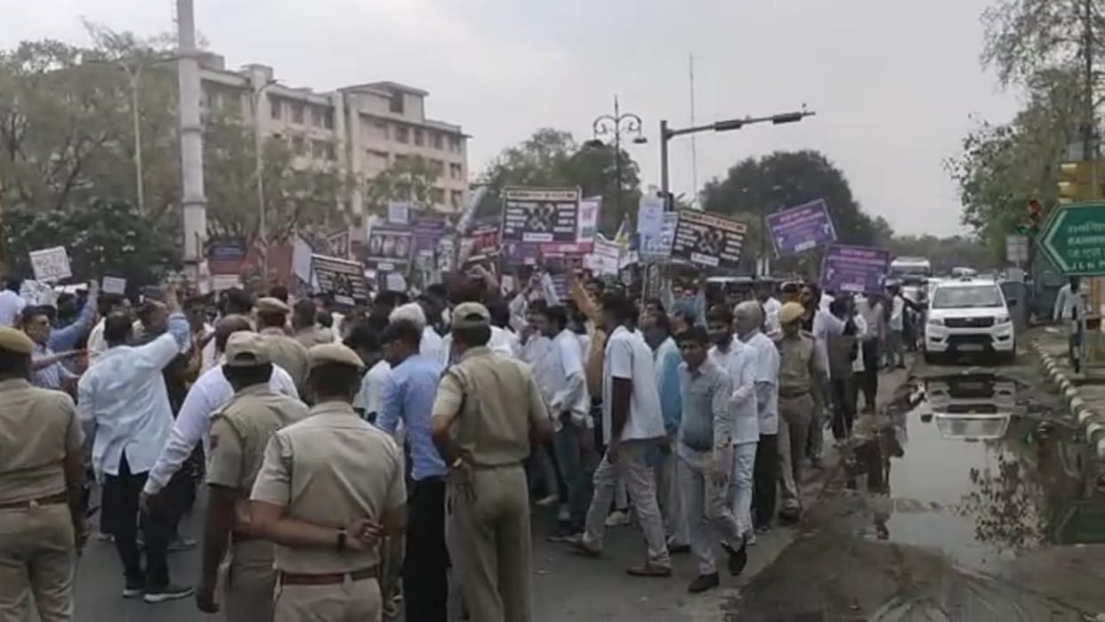 Private hospital operators and doctors protested against RTH Bill in Jaipur, police used force