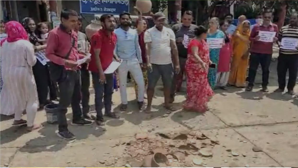 Sejbahar Housing Board office Protest for Water crisis in Raipur