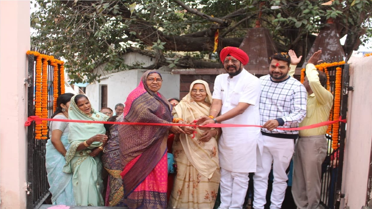 MLA Kuldeep Juneja inaugurated community building in Raipur