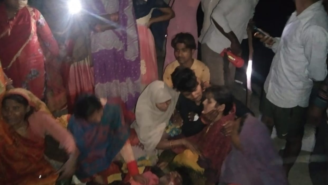 Two farmers died in an accident in laharpur in Sitapur.
