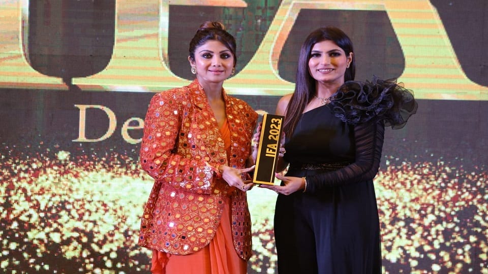 Actress Shilpa Shetty honored makeup artist Deepti nanwani