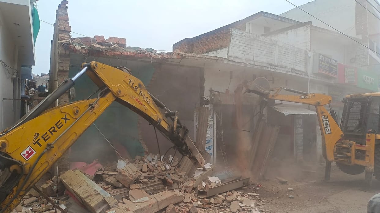 Umesh Pal Murder Case Bulldozer Action on house of shooter ghulam mohammad atiq ahmed