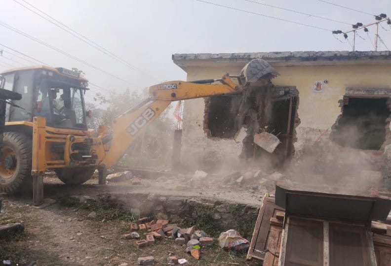 Dehradun Vikas Nagar Encroachment remove Movement Second Day bulldozers run on illegal occupation