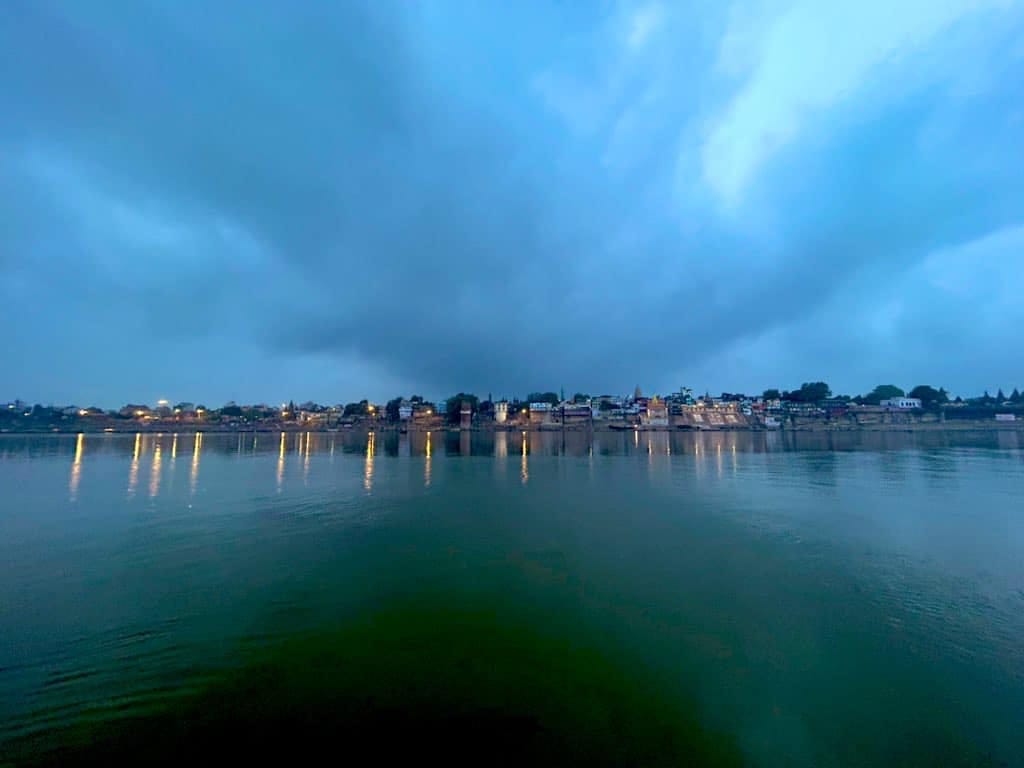 Weather Update varanasi sawan jaisa mausam  like monsoon  thick clouds covered