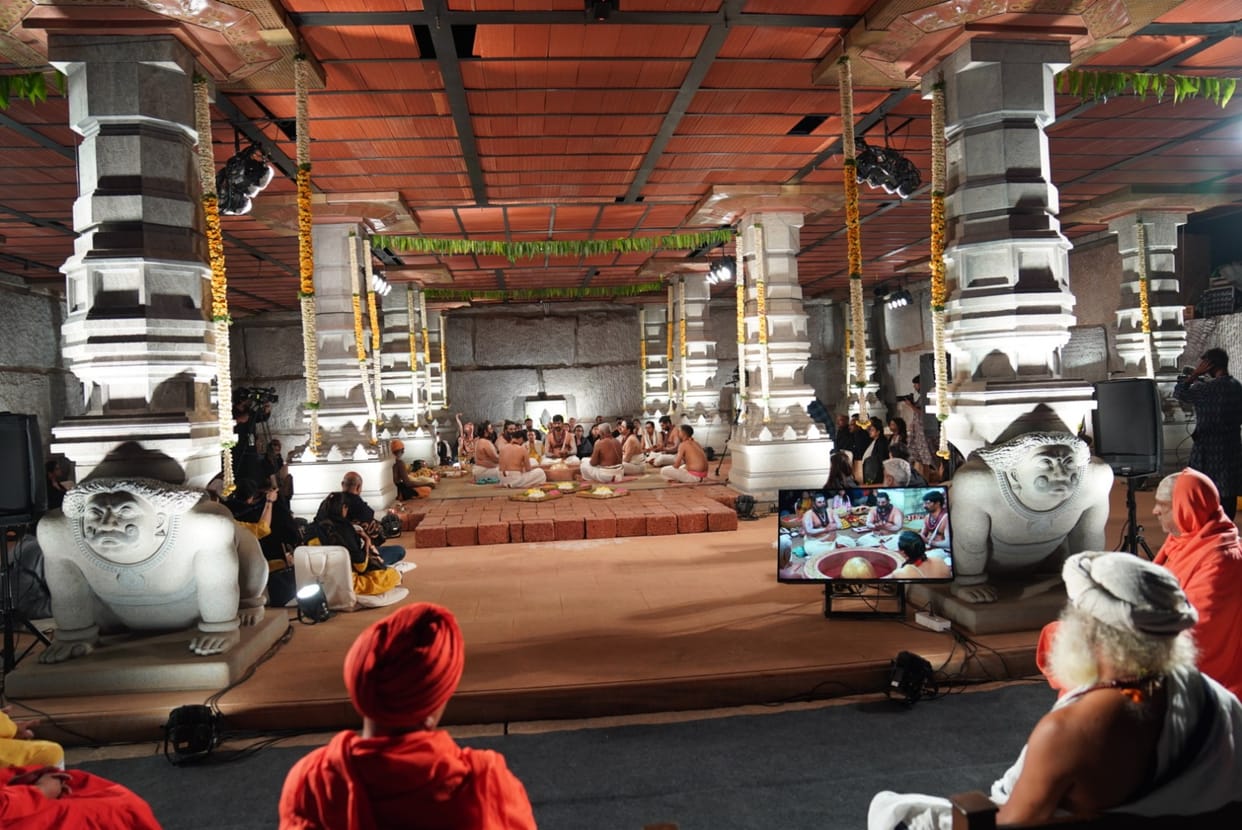 Priests of Kashi Vishwanath Dham do Saptarishi Aarti at Yogeshwar Mahadev Temple Bangalore