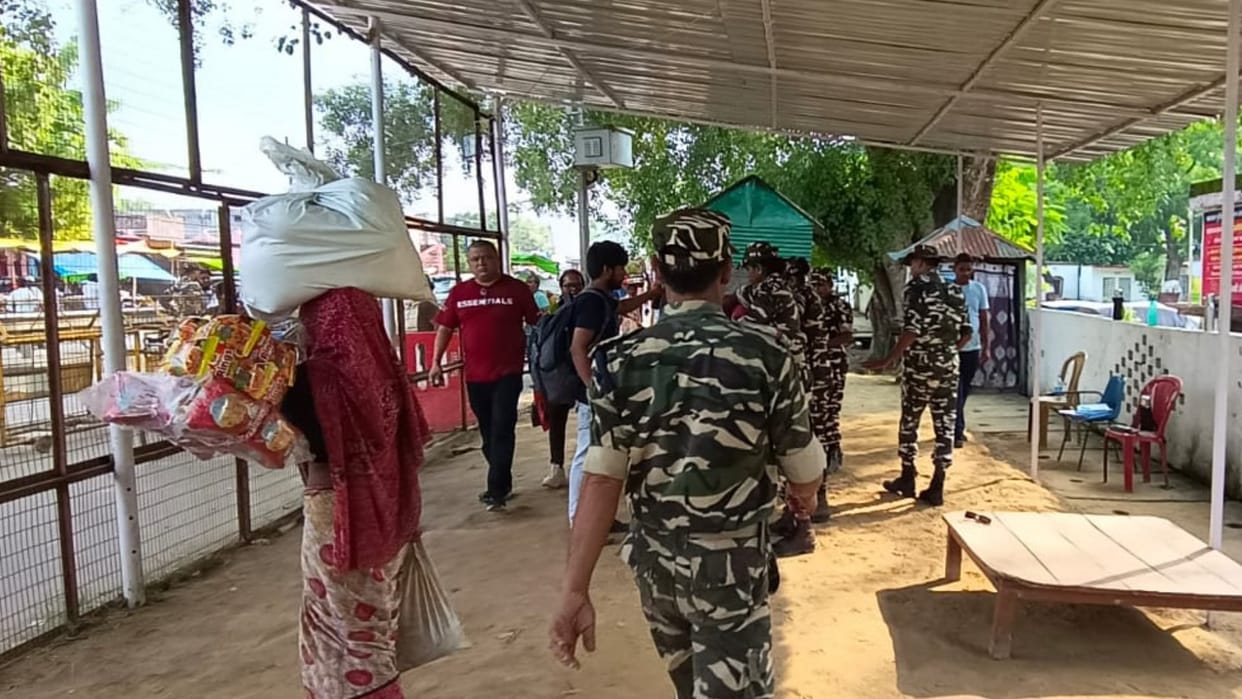 A woman arrested with around 2 KG charas in Bahraich.