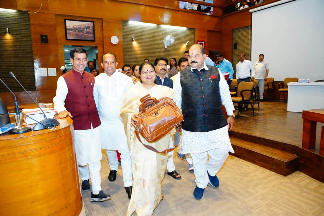 MP News: Bhopal Municipal Corporation's budget of 3300 crores presented, wards will be decorated with half the