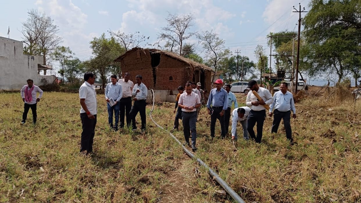 Kawardha Collectorate Janmejay Mahobe inspected the crop damaged due to hailstorm