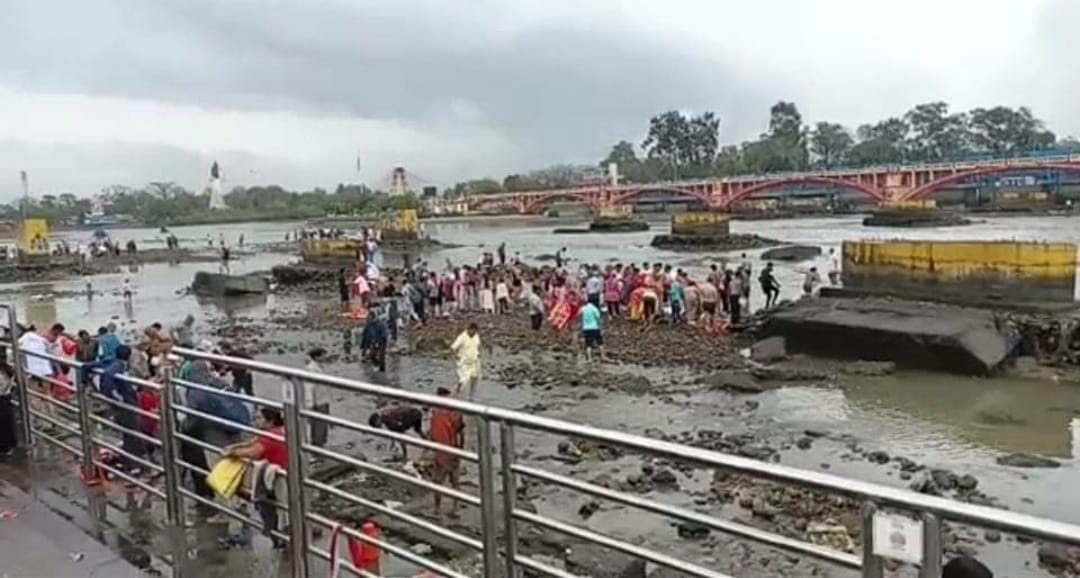 Haridwar News: UP Irrigation Department suddenly stopped water at Har Ki Pauri