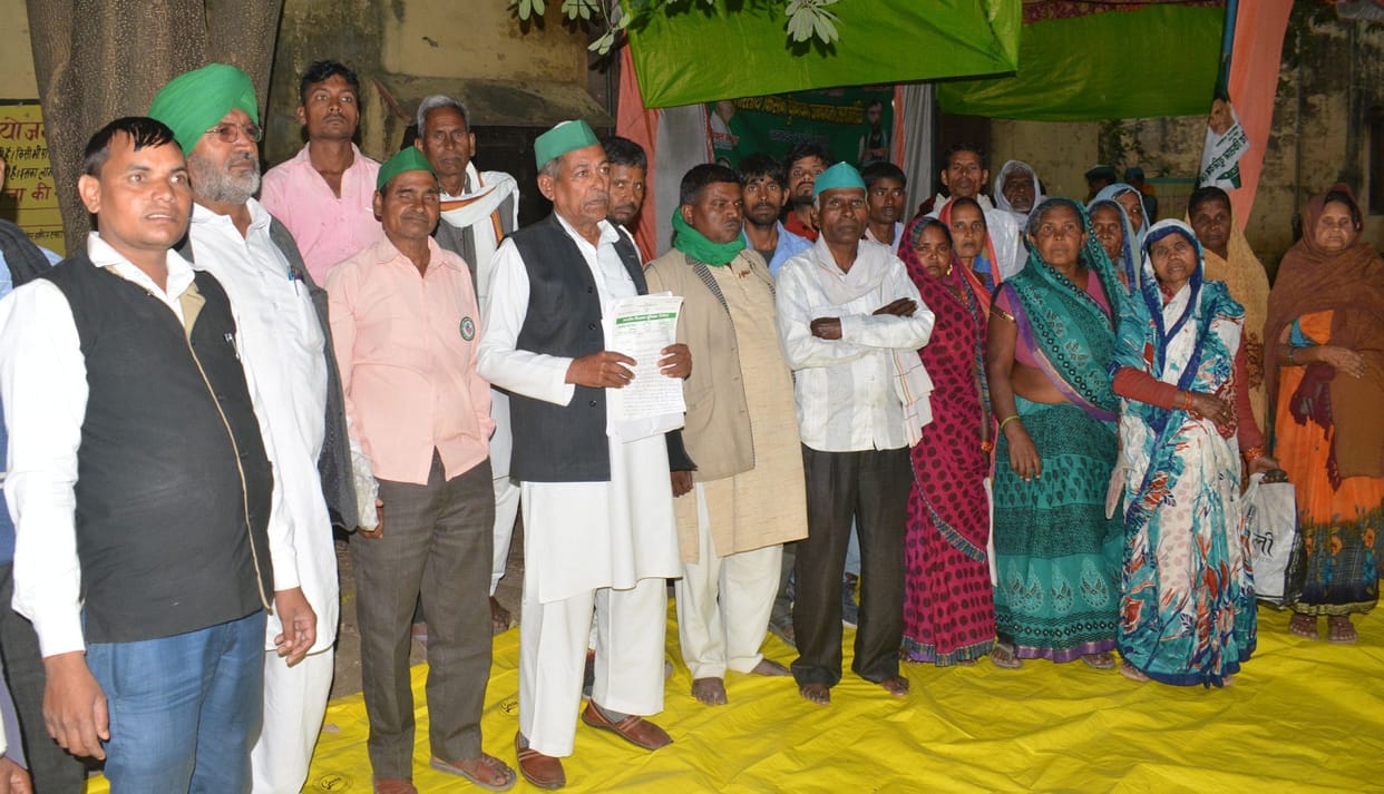 Damage to wheat-mustard due to rain in Hardoi, farmers upset, demanded compensation
