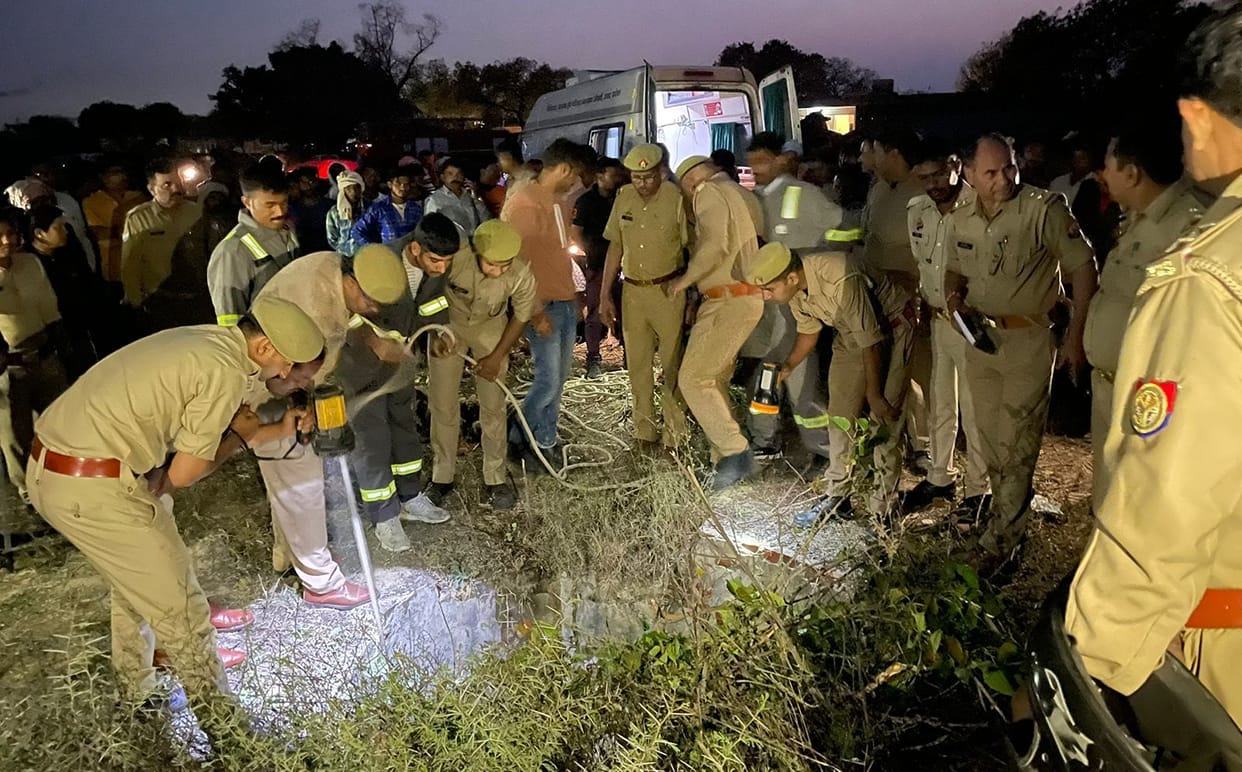 Speeding bike fell into well in Unnao, two laborers killed and one injured