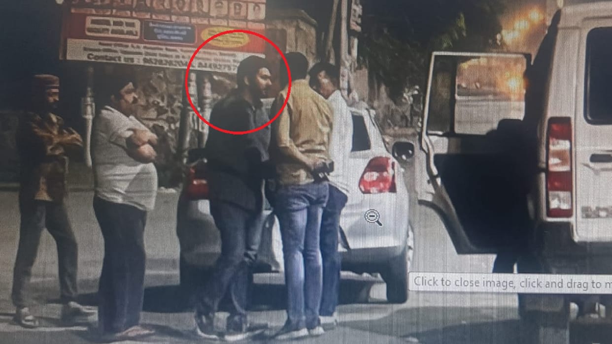 Police Arrested Lalla Gaddi Henchman of Ashraf Brother of Mafia Atiq Ahmed News in Hindi