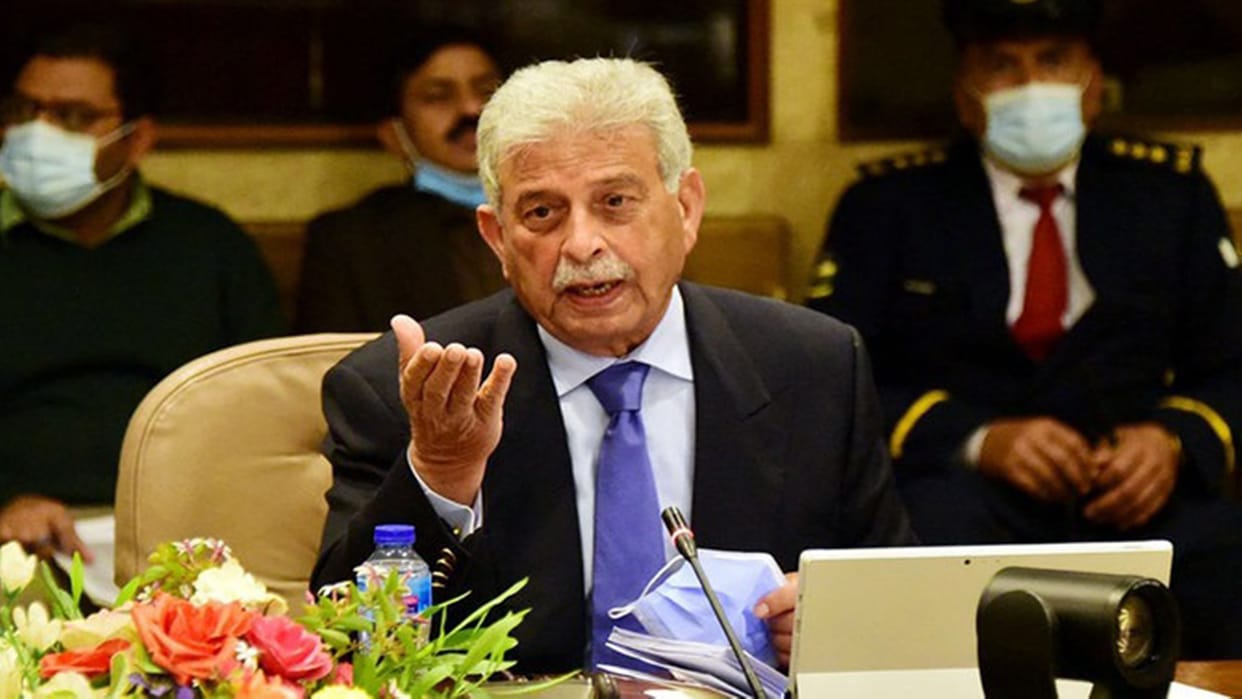 Pakistan Education Minister Rana Tanveer Hussain Started Abusing During Convocation Ceremony