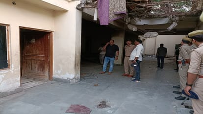 Police raid on Atiq Ahmed's office, cash worth crores recovered