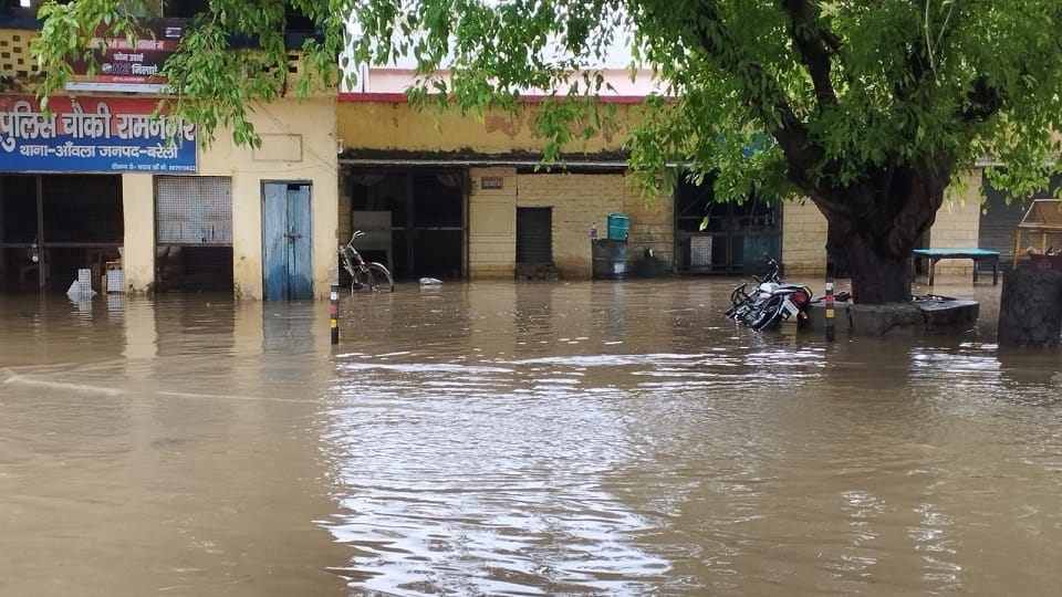 Up Weather Updates wheat and mustard crops due to unseasonal rains in Bareilly
