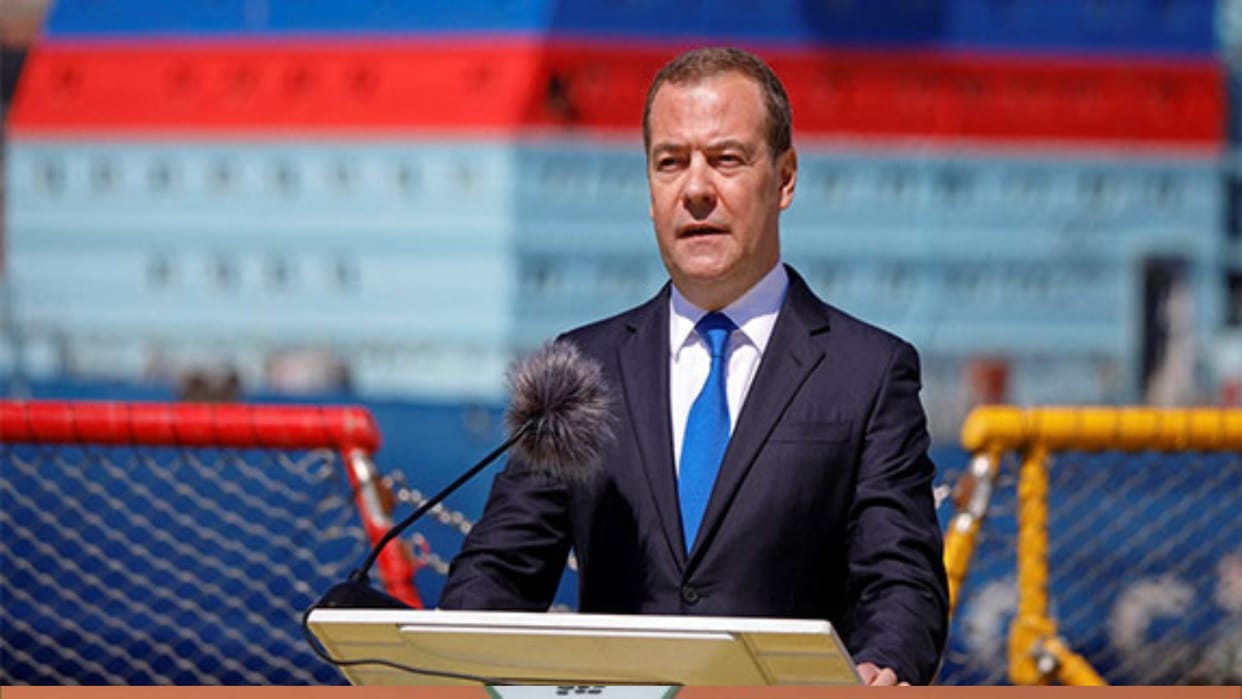 russia vladimir Putin close leader dmitry medvedev warns icc for issue arrest warrant missile attack
