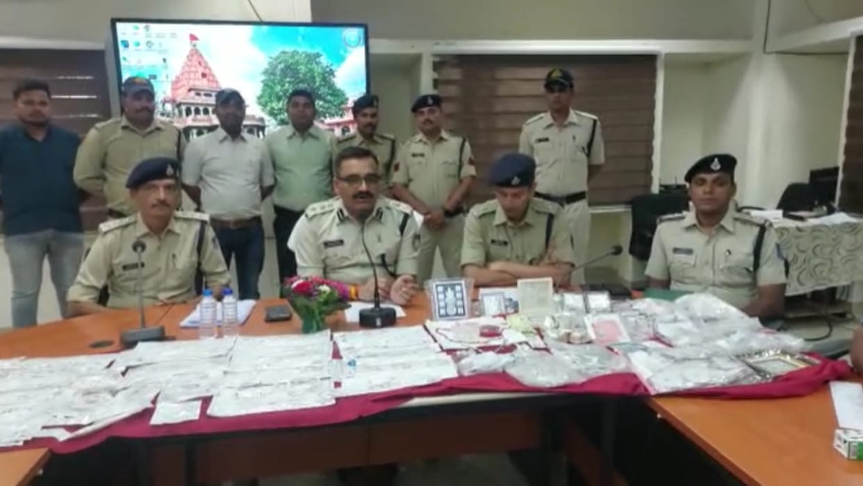 The thieves of Saawariya Jewelers were caught by the police under siege, jewelery worth 11 lakhs seized