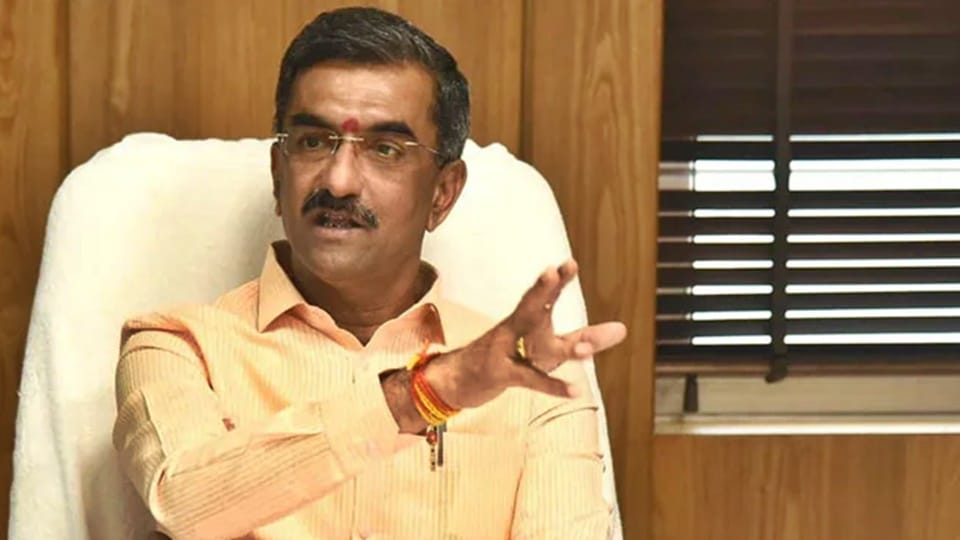 Maharashtra government considering setting up network of informers to crackdown on illicit liquor trade