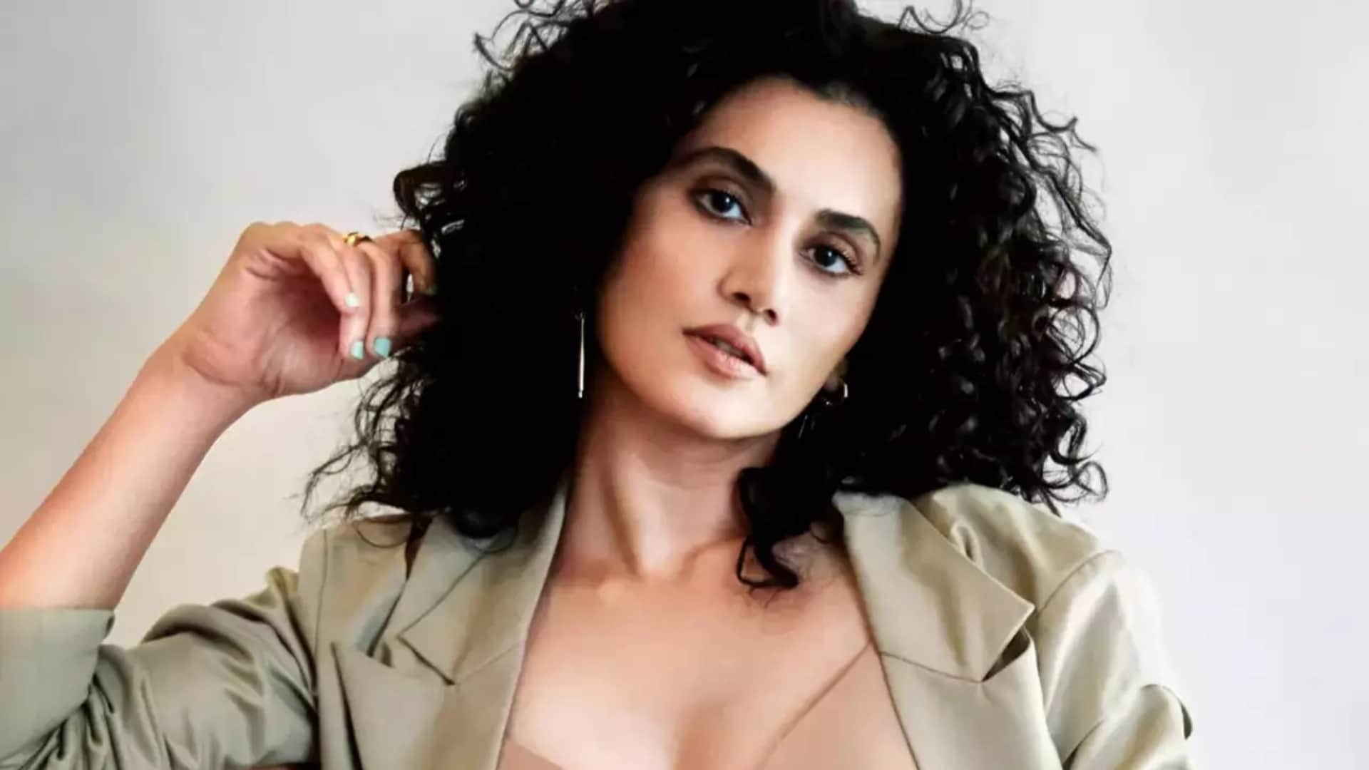 Bollywood Stars Who Replaced From Movies Suddenly Kartik Aaryan deepika Padukone Alia Bhatt Taapsee Govinda