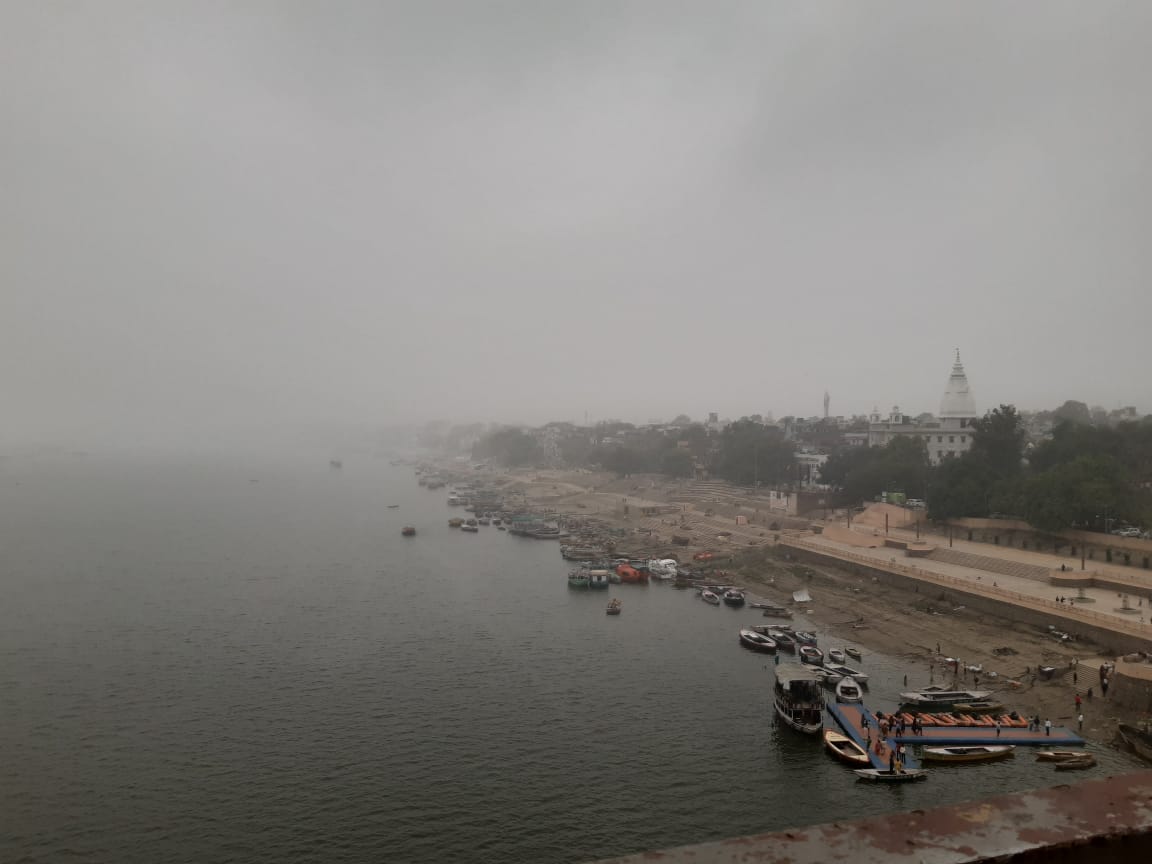 Varanasi Weather: Rain and moist winds changed the weather, people got confused