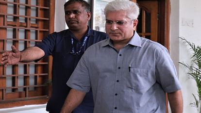 एक और आप नेता की बढ़ी मुश्किलें: दिल्ली शराब घोटाले में कैलाश गहलोत को समन, पूछताछ के लिए ईडी दफ्तर पहुंचे Enforcement Directorate issued summons to Kailash Gehlot in Delhi liquor scam today update